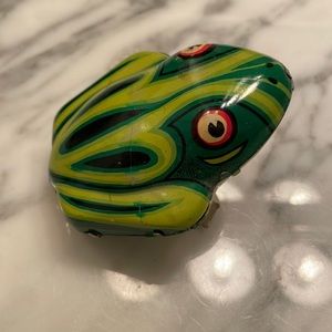 Vintage wind up frog toy